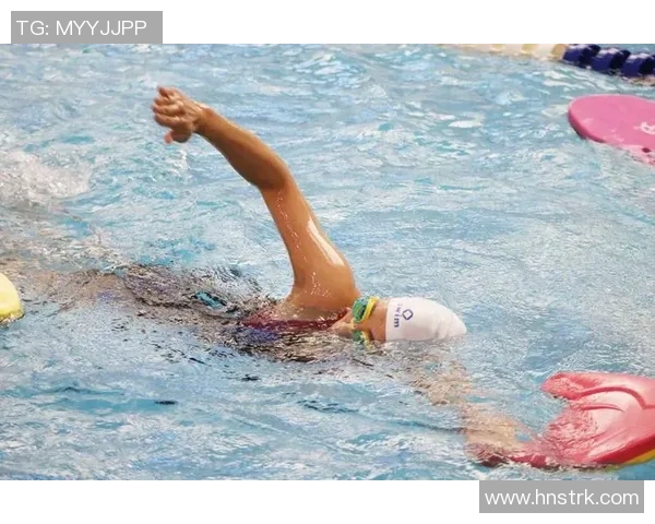 自由泳呼吸技巧解析：如何提高呼吸效率与减少体力消耗